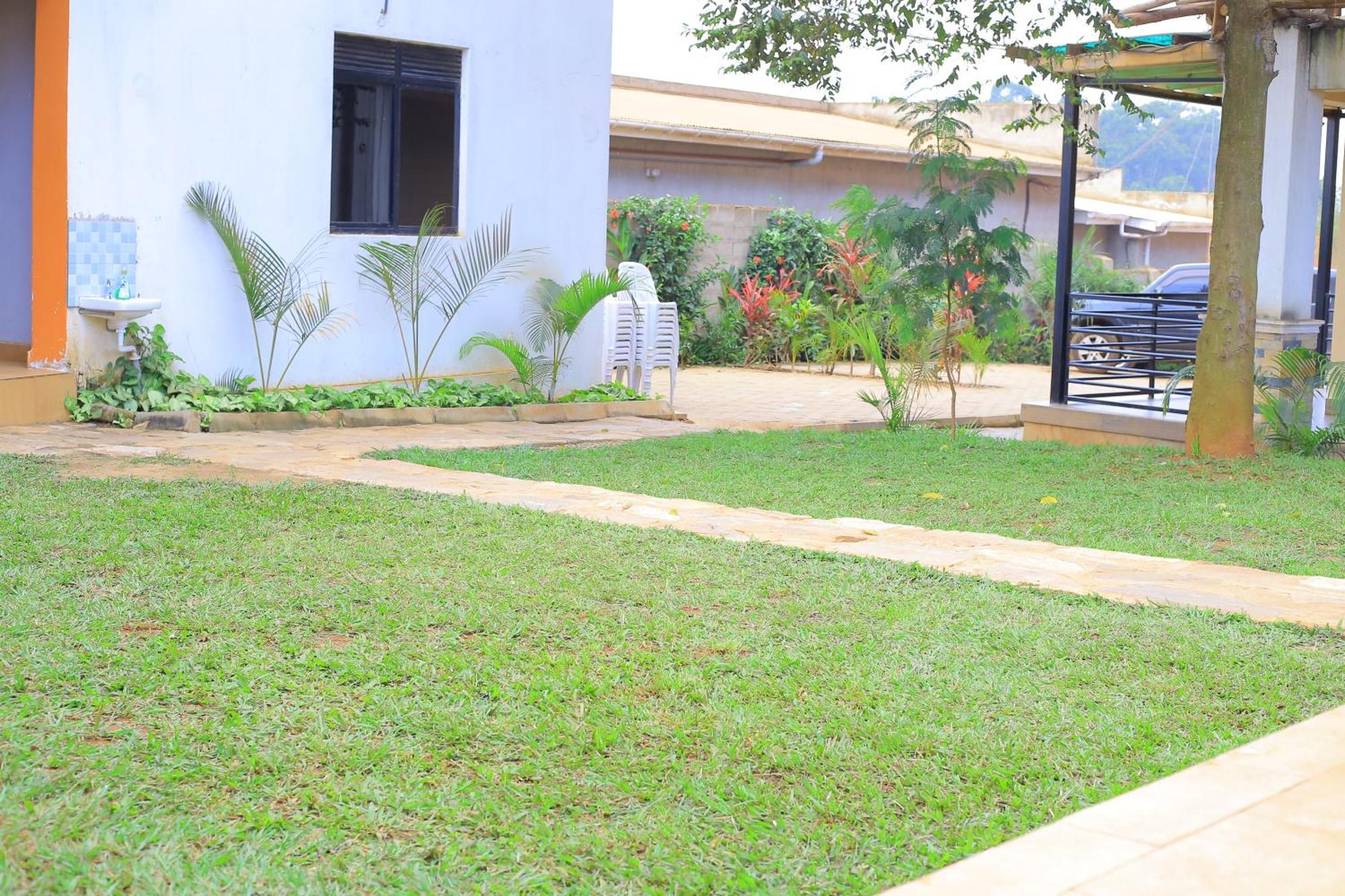 Golden Suites Hotel Entebbe Exterior foto